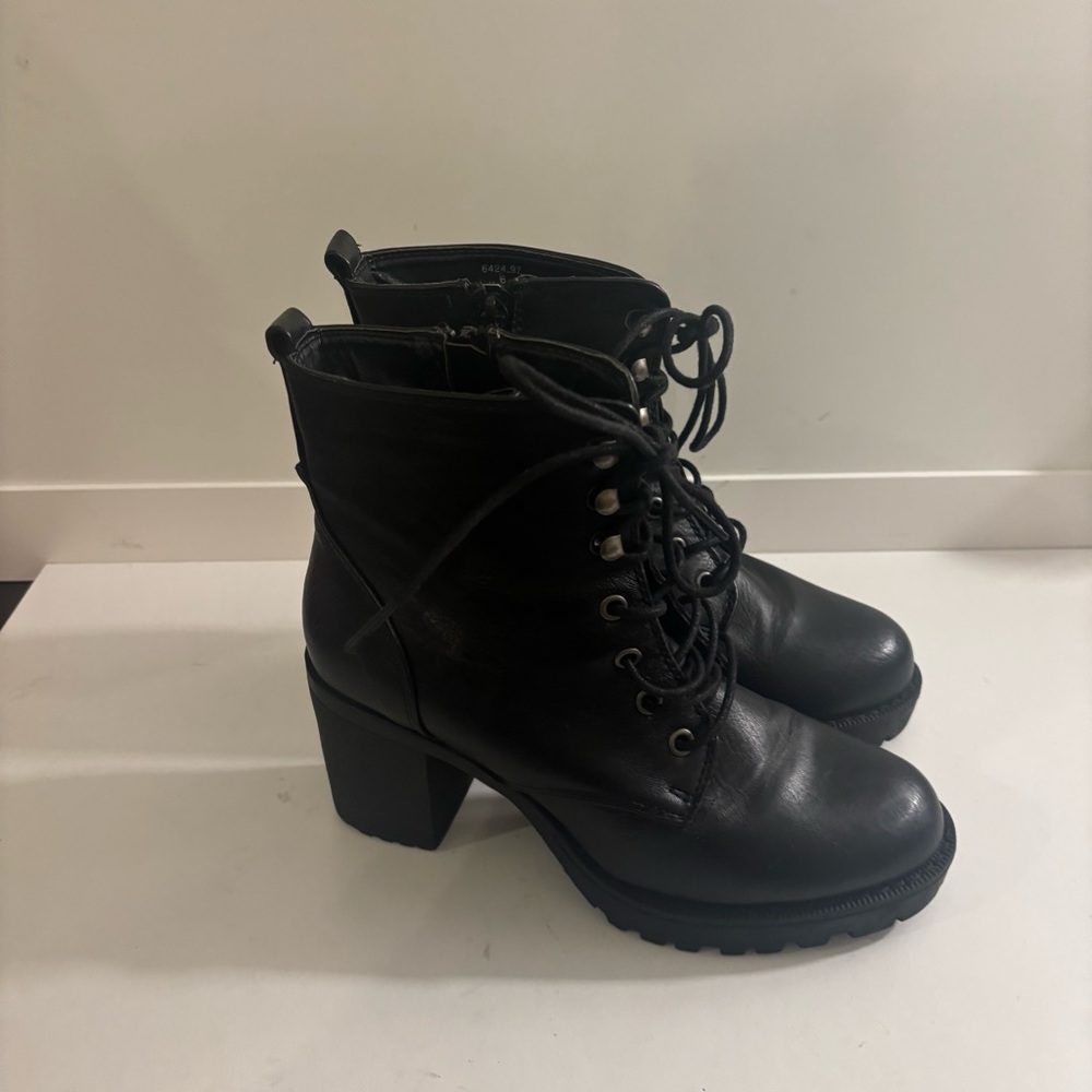 Cathy Jean Y2K Black Leather Combat & Moto Grunge Boots Size 6